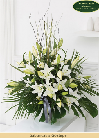 BÜKREŞ - Seramik Vazoda Beyaz Lilyumlar ve İthal Yeşillikler